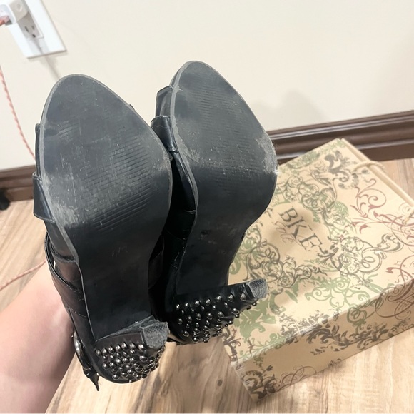 BKE Buckle Studded Strappy Sandals - Picture 6 of 7